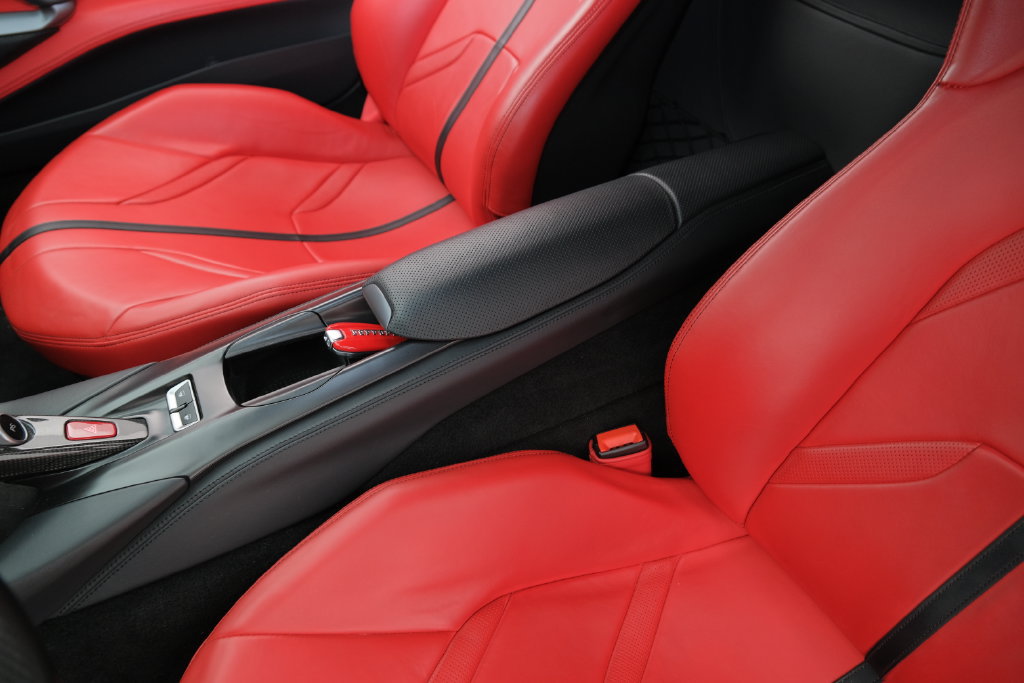 Used 2018 Ferrari 812 Superfast RWD image 14