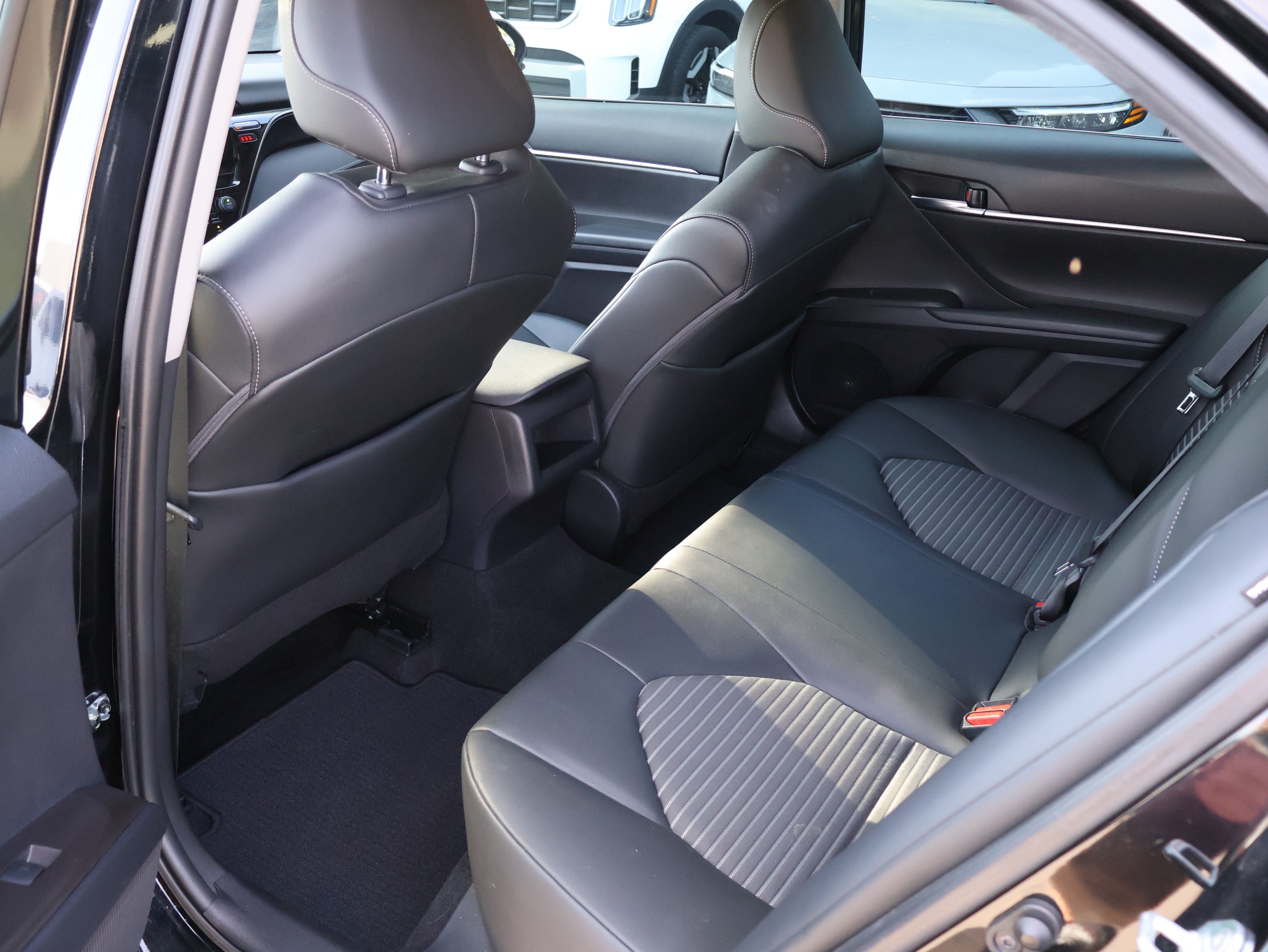 Used 2021 Toyota Camry SE FWD image 17