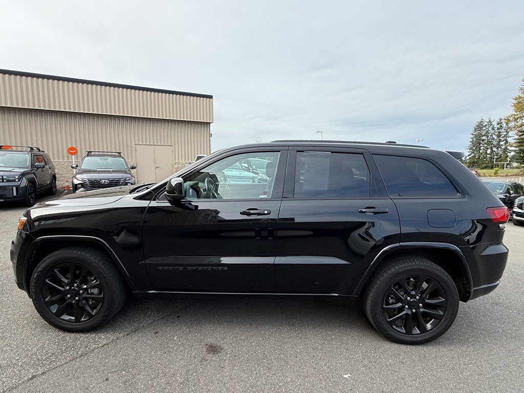 Used 2018 Jeep Grand Cherokee Altitude AWD/4WD image 7