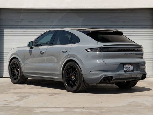 Certified 2024 Porsche Cayenne S AWD/4WD image 3