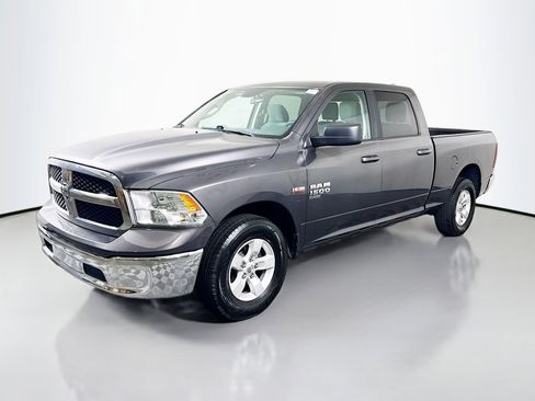 Used 2020 RAM 1500 Classic SLT image 4