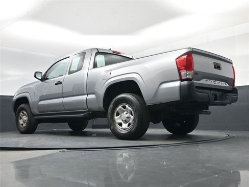 Used 2016 Toyota Tacoma SR image 22