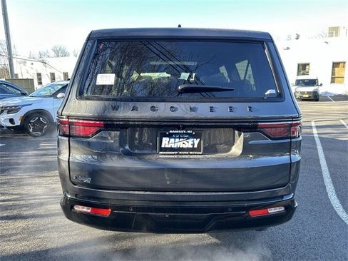 New 2025 Jeep Wagoneer L Series II w/ Premium Group I image 7