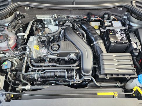 Certified 2025 Volkswagen Taos SE image 25