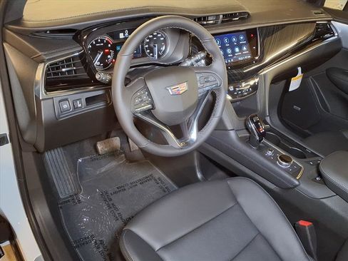 Used 2025 Cadillac XT6 Premium Luxury image 16
