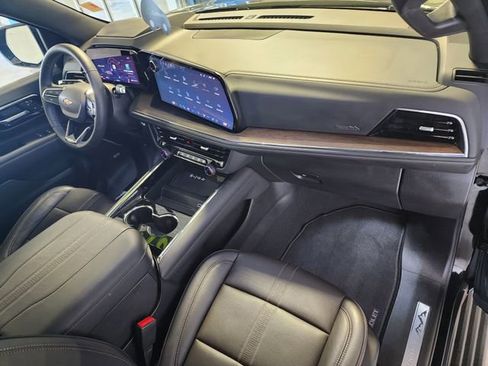Certified 2025 Chevrolet Tahoe High Country AWD/4WD image 19
