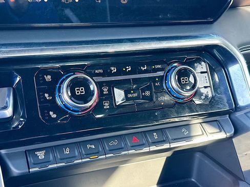 Used 2025 GMC Sierra 2500 Denali Ultimate image 16