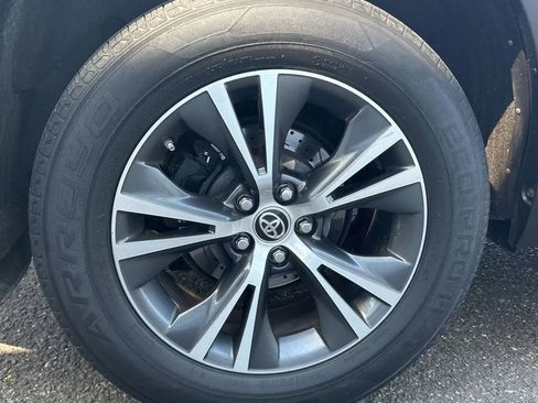 Used 2016 Toyota Highlander XLE AWD/4WD image 13