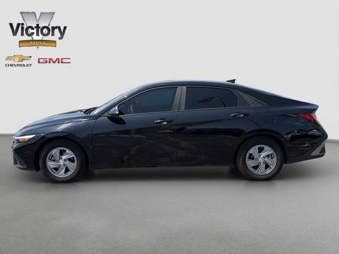 Used 2024 Hyundai Elantra SE FWD image 3