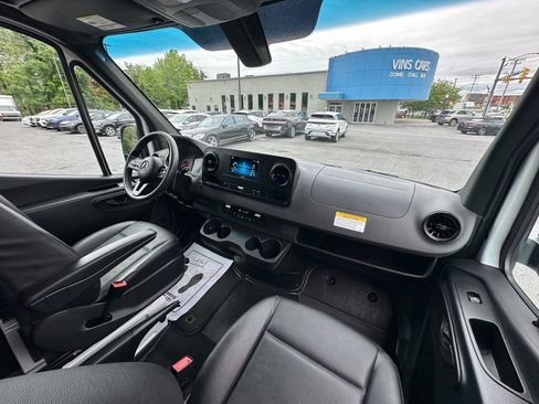 Used 2023 Mercedes-Benz Sprinter 2500 image 2