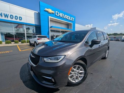 Used 2023 Chrysler Pacifica Touring-L FWD image 31