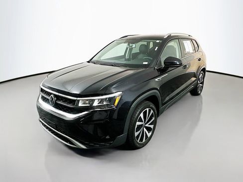 Used 2022 Volkswagen Taos SE image 3