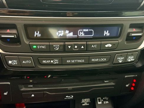 Used 2021 Honda Pilot Touring image 16