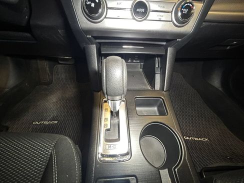 Used 2019 Subaru Outback 2.5i AWD/4WD image 11