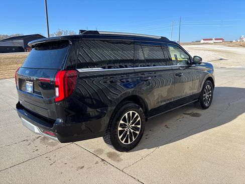 Used 2025 Ford Expedition Platinum AWD/4WD image 4