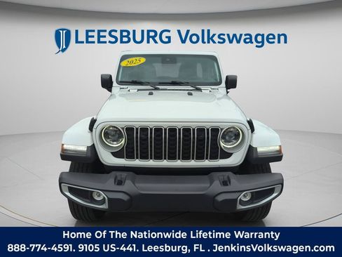 Used 2025 Jeep Wrangler Unlimited Sahara AWD/4WD image 15