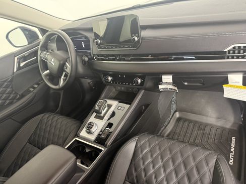 Used 2025 Mitsubishi Outlander SEL AWD/4WD image 11