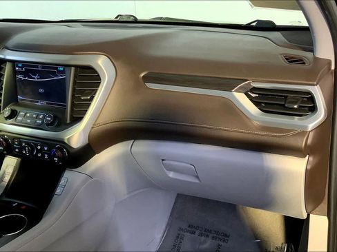 Used 2018 GMC Acadia SLT image 18
