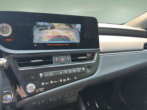 Used 2024 Lexus ES 300h w/ Premium Package FWD image 34