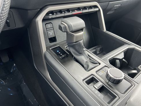 Used 2024 Toyota Tundra Limited AWD/4WD image 21