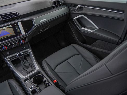 New 2025 Audi Q3 2.0T Premium image 21