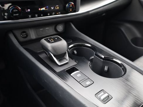 Certified 2025 Nissan Rogue SV FWD image 26