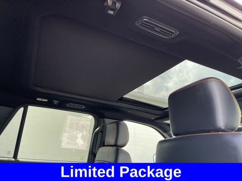 Used 2025 Ford Expedition Tremor AWD/4WD image 33