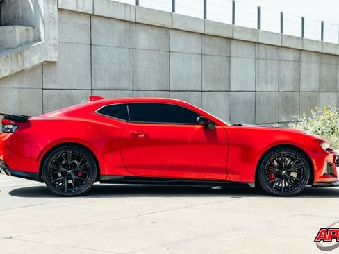 Used 2018 Chevrolet Camaro ZL1 RWD image 9