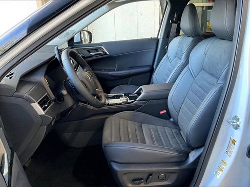 New 2026 Mitsubishi Outlander SE image 9