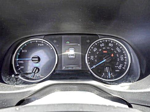 Certified 2021 Toyota RAV4 LE AWD/4WD image 15