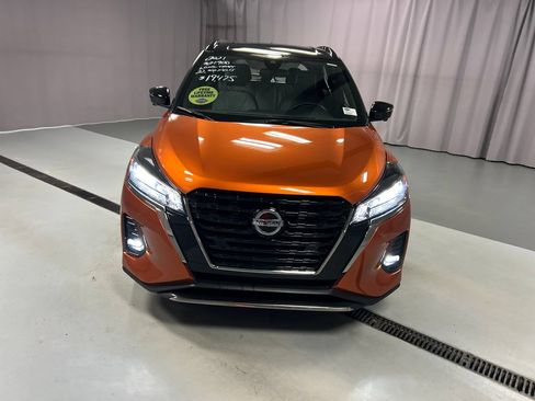 Used 2021 Nissan Kicks SR w/ SR Premium Package FWD image 2