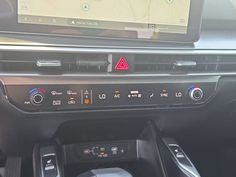 Used 2025 Kia Sorento S w/ Panoramic Sunroof Package FWD image 23