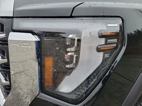 New 2026 GMC Sierra 2500 SLT AWD/4WD image 14