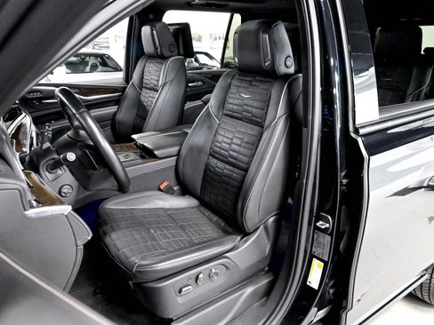 Used 2023 Cadillac Escalade Sport Platinum w/ LPO, ONYX Package AWD/4WD image 6