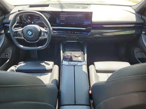 Used 2024 BMW 530i image 11