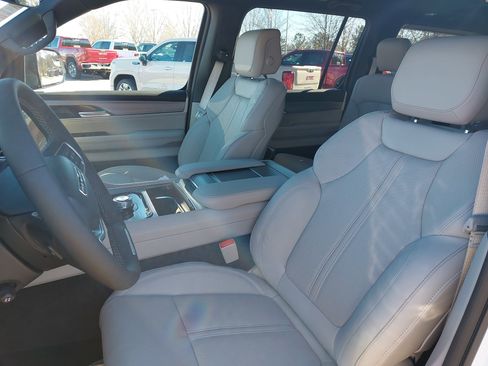 New 2026 Jeep Grand Wagoneer 2WD w/ Premium Group I image 17