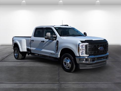Used 2025 Ford F350 XL w/ 360-Degree Camera Package image 2