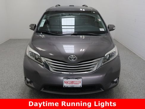 Used 2015 Toyota Sienna Limited Premium image 3