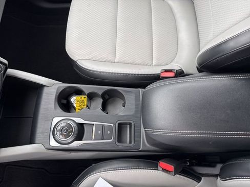 Used 2025 Ford Escape SE image 17