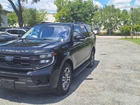 Used 2025 Ford Expedition Active AWD/4WD image 14