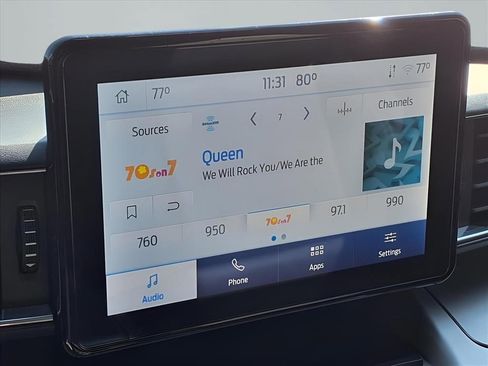 Used 2022 Ford Explorer XLT w/ Equipment Group 202A image 4