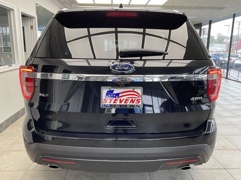 Used 2017 Ford Explorer XLT w/ Equipment Group 202A image 7