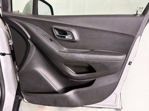 Used 2020 Chevrolet Trax LS w/ Tint and Cruise Package image 30