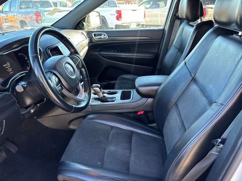 Used 2021 Jeep Grand Cherokee Laredo X image 9