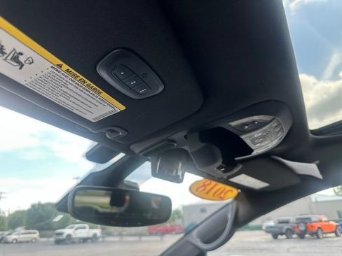 Used 2018 Chrysler Pacifica Limited w/ Advanced Safetytec Group FWD image 36