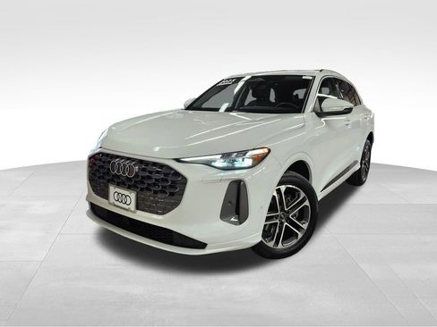 Certified 2025 Audi Q5 Premium Plus w/ Premium Plus image 3