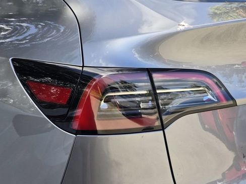 Used 2025 Tesla Model Y Long Range image 8