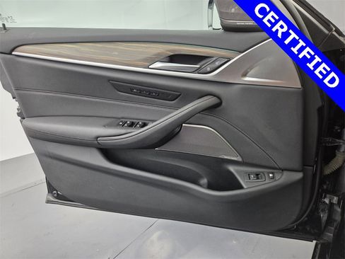 Certified 2023 BMW 530e w/ Premium Package image 36