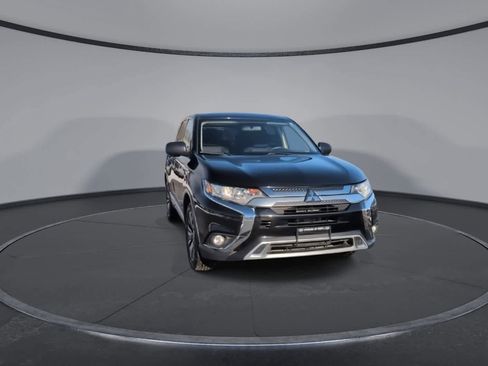 Used 2019 Mitsubishi Outlander ES image 2
