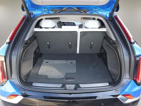 New 2026 Cadillac Optiq Luxury 1 image 17